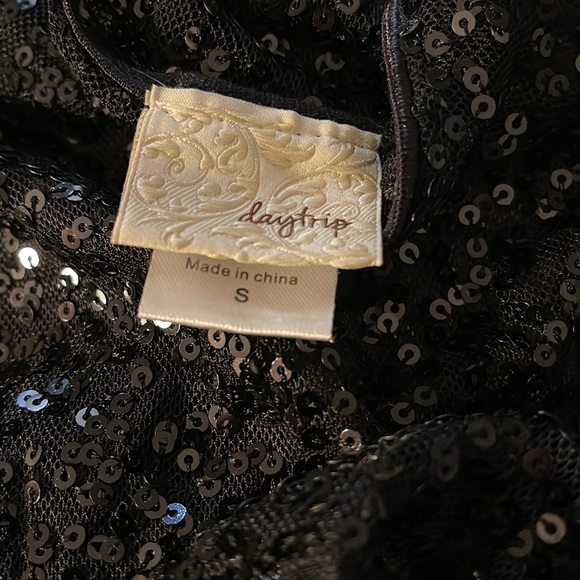 🎉HP! ❤️ Daytrip Black Sequined Cami - Picture 3 of 5